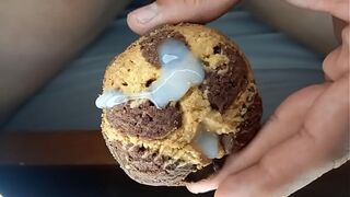 Cookies with milk, do you want?