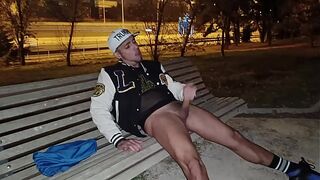 I JERK OFF AND CUM IN A PARK IN MADRID!!!!