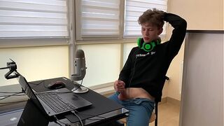Young Streamer on Twitch Jerking off after Stream /big Dick / Monster Cock