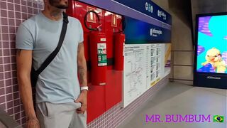 SAFADO MALE EXISTS AT THE METR0 STATION AND RELIEF WITH THE OFFERED WHORE (COMPLETE IN THE NET AND SUBSCRIPTION)