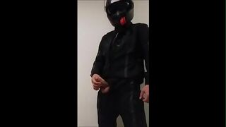 Motorcycle man masturbator (Google Translate)