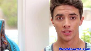 Muscular gaysex jock enjoying solo fun