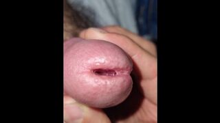 Pau peludo batendo uma punheta gostosa no trabalho