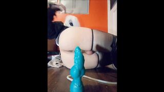 Femboy Yorha 2Bitch takes giant T-Rex cock and cums 5 times
