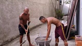 The gifted bricklayer (Augusto phellipe) and the pervert helper