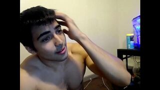 [CAM] Muscle god jerks off and cums on abs