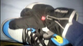 Cum on DC Spartan with Gloves