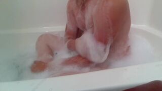 solo shaving my body bath video