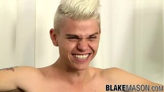Young blonde homo Titus Snow wanks it like a pro