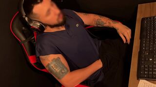 Handjob CUMMING hard on the gamer chair - filmed from above in secret