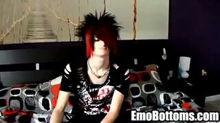 This hot muscular stud is masturbating to make himself cum