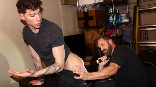 Loss Prevention Officer Messes Around With The Wrong Shoplifter - YoungPerps