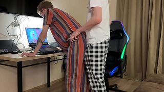 distracted the guy from the game and seduced him into sex, licked and fucked him with a big dick, deep throat blowjob and anal fucking