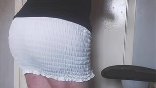 SkinnyFemboyOso Taking a Pee and Playing with his Femboy Ass