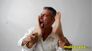 Yoga master Richard Lennox did some chakra yoga meditation through foot worship