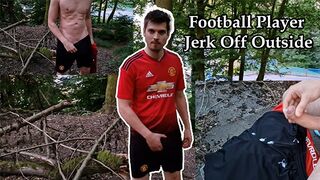 Straight soccer player shows off his huge dick after the game ( Exhibition / Voyeurism)