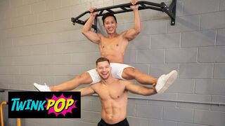 TWINKPOP - As Deacon Bench Presses In The Gym, He Sucks Dale's Hard Pole Before Taking His Ass