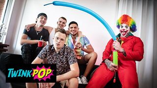 Twink Pop - Stripper William Seed Surprises Brent North With His Amazing Body & They End Up Fucking