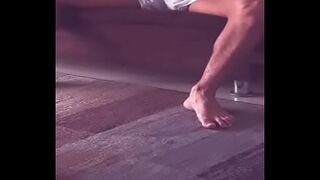 I convince my straight roommate to suck his cock after a few drinks