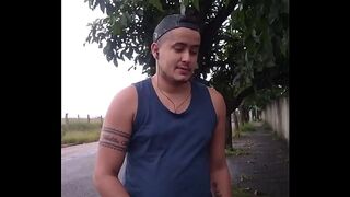 Helping hand (@DaviLusBarcelo1 or insta @leotbrito13aa)