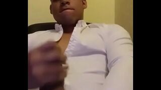 latino hunk masturbating on Blued app