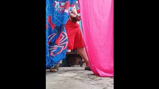 MY NEIGHBOR MASTURBATES BETWEEN THE BED SHEETS, IN THE PATIO OF HIS HOUSE.