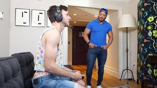 MANROYALE Gamer Twink Uses Tight Ass To Tip Delivery Driver