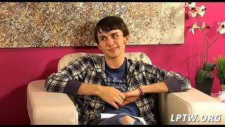 Oral-service session for sexy twink