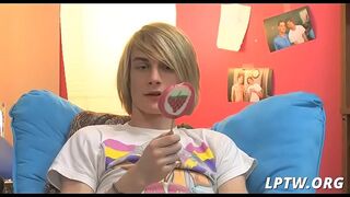 Gay guy getting a bj