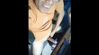 JEFE SE SACA LA VERGA PARA QUE SE LA MAMES Y ASÍ TE SUBA DE PUESTO EN EL TRABAJO ‍