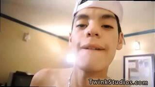 Gay porn boy free Brody Frost and Direly Strait stop at a motel on