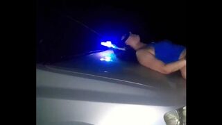 Esposa gostosa escapou do bloco do Carnaval para gemer na vara preta