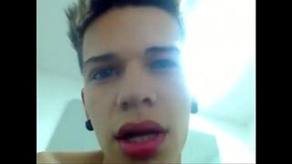 Brand new saradinho cat giving show on webcam - http://hot.ahaza.com.br/