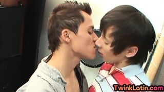 21yo Latin Twink Enjoys Cumswapping Anal Sex With His BF