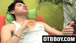 Latino Amateur Stretches His Ass With Toy While Jerking