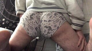 SPREADING MY LEGS MAKES ME SHAKE | PSYCHOTICBOY