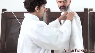 Teen Twink Wanks Off And Shoots Load