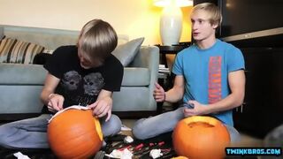 Hot Twinks Foursome With Cumshot