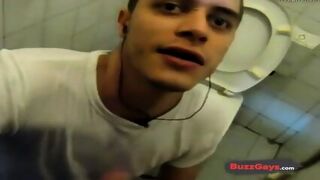 No Banheiro Da Facul