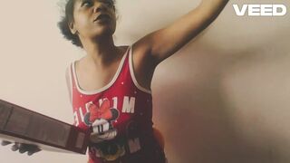 COOL GIRL SEXY BROWN SKIN GIVE HUGE COCK A BLOW JOB