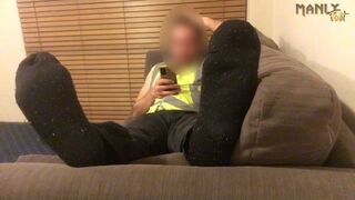TRADIE TEMPTATION - TIME TO TEASE - AUSSIE TRADIES BEAUTIFUL FEET AND STROKING STRONG COCK - HI VIS