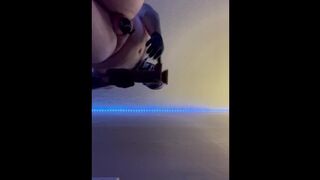 Caged fag stretches hole