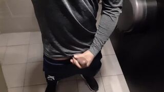 SIKAT NA YOUTUBER PUBLIC WASHROOM SCANDAL !!! JAKOL HANGGANG LABASAN