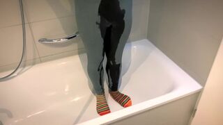 Peeing multiple times in my grey leggings