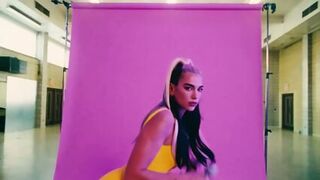TS PMV Physical Dua Lipa Encourages You To Jerk Off