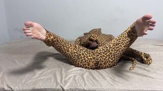 pervert cheetah masturbating and CUMMING on my wrinkled soles