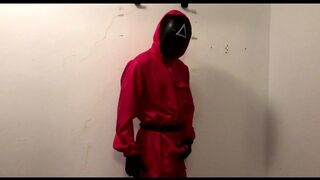 SQUID GAME - Behind THE Scenes - SECURITY GUARD JERKS OFF on BREAK