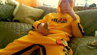 Mellow yellow smoking handjob