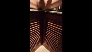 Masturbation dans la cuisine de belle maman 2023